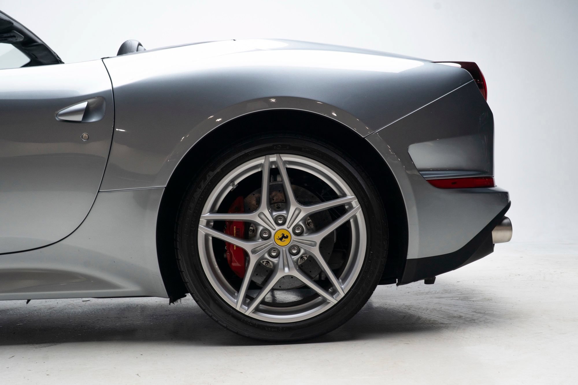 Used 2016 Ferrari California T RWD image 64