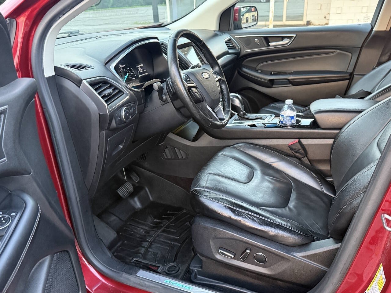 Used 2016 Ford Edge Titanium w/ Technology Package AWD/4WD image 22