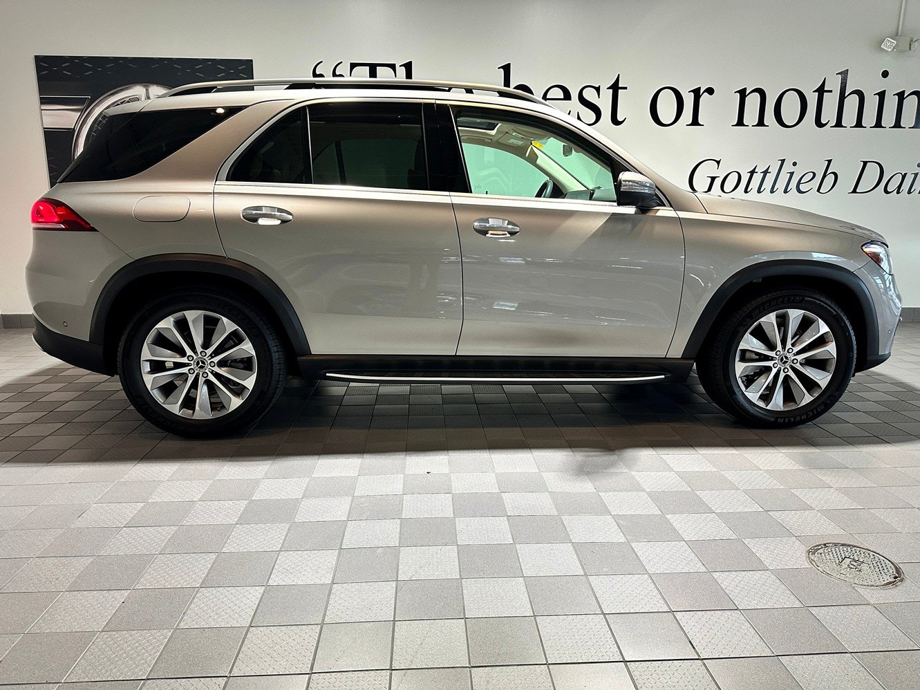Used 2020 Mercedes-Benz GLE 350 4MATIC image 3