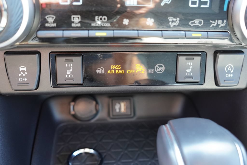 Used 2025 Toyota RAV4 XLE Premium w/ Weather Package AWD/4WD image 31