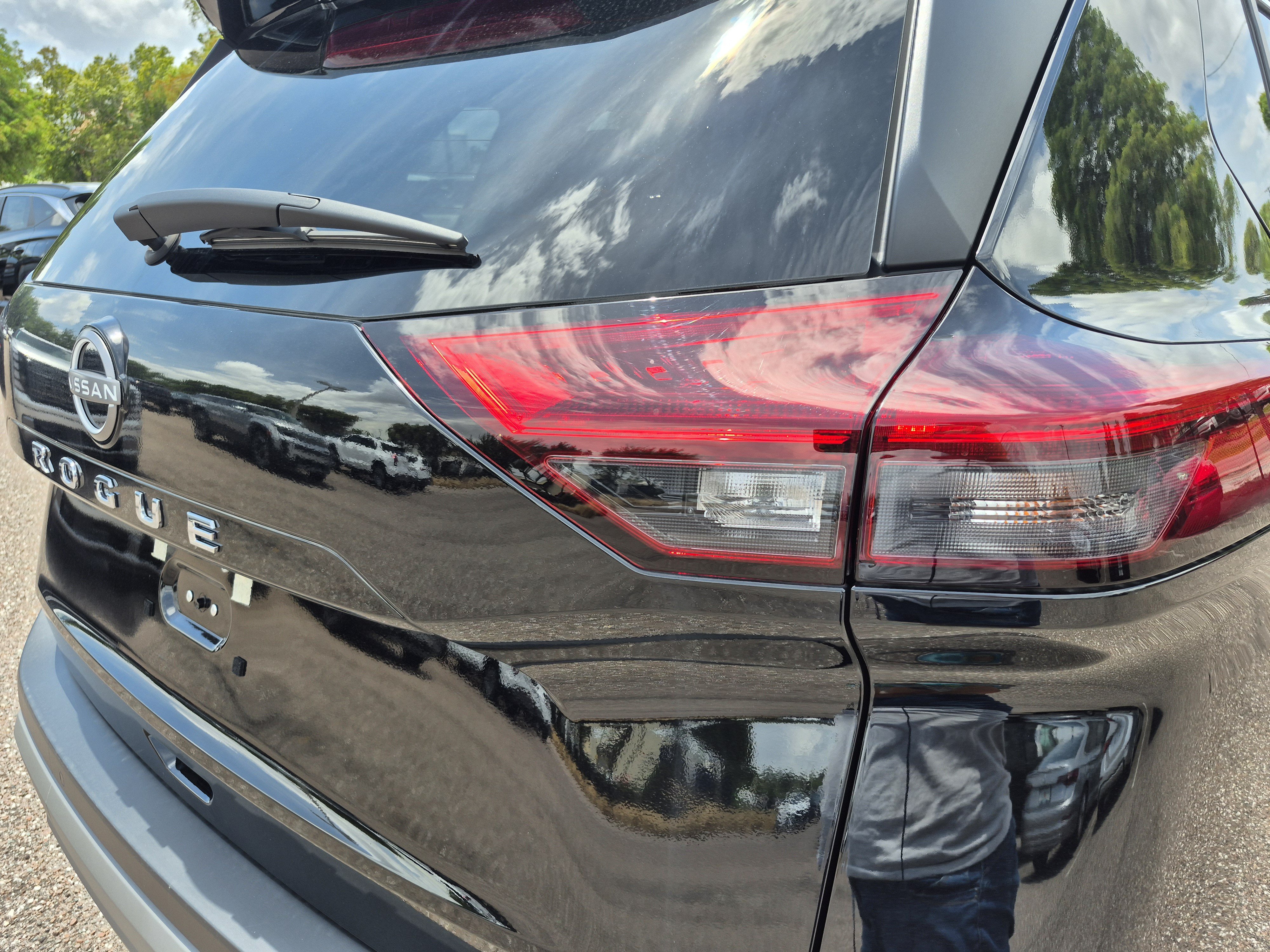Used 2022 Nissan Rogue S FWD image 12