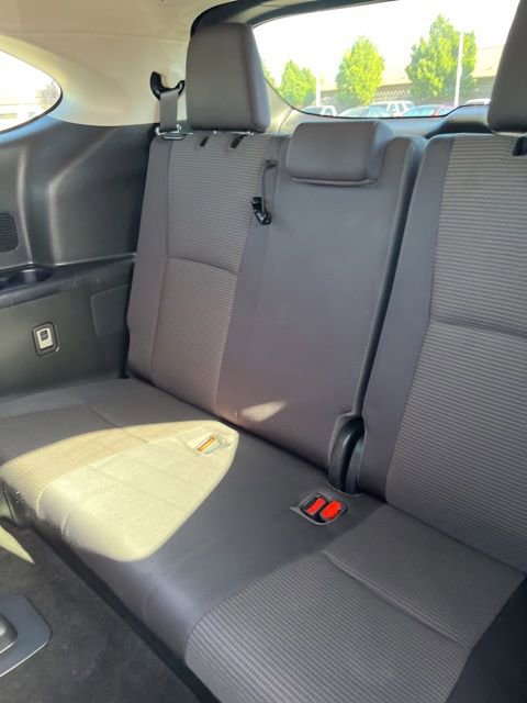 Used 2023 Toyota Highlander L FWD image 9