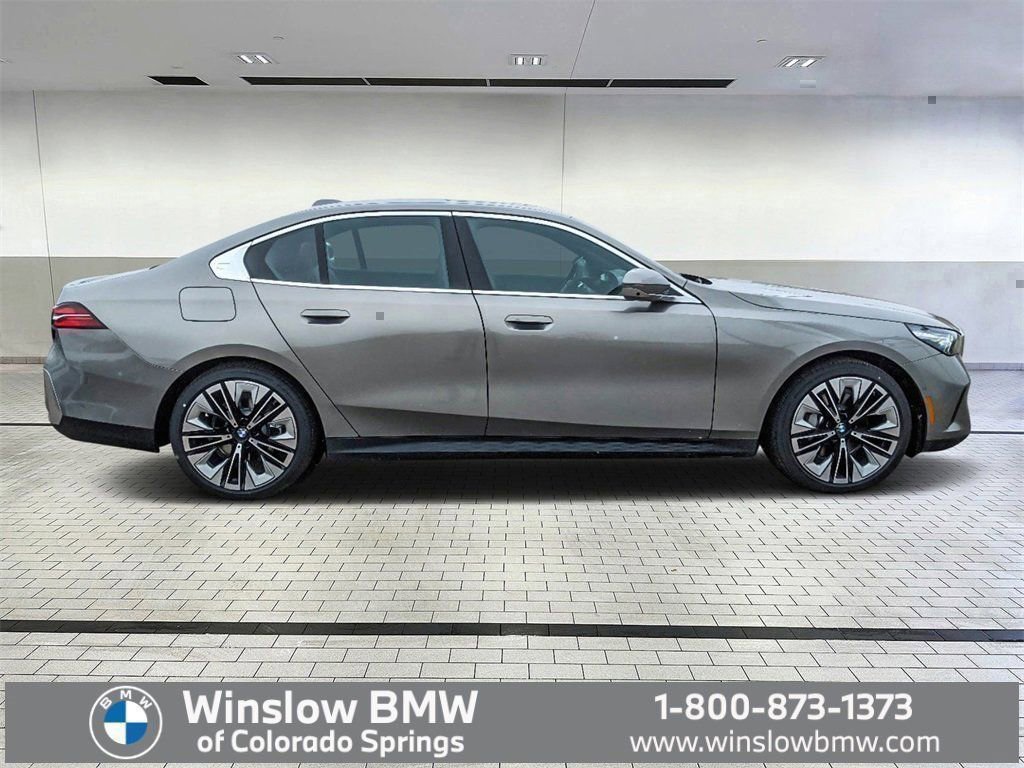 Used 2024 BMW 530i xDrive 530i xDrive w/ Premium Package image 4