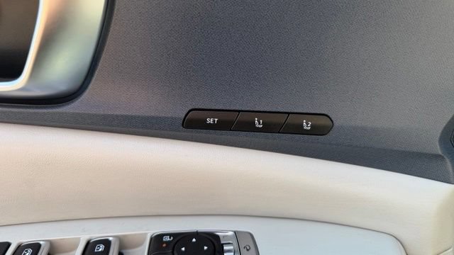 Used 2025 Kia Carnival EX FWD image 26