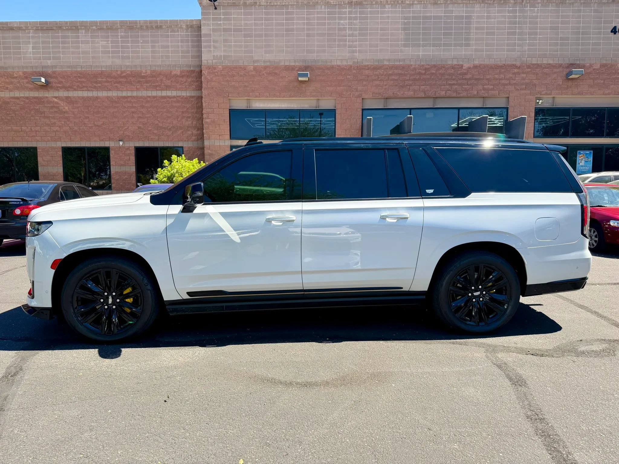 Used 2021 Cadillac Escalade ESV Sport Platinum w/ LPO, ONYX Package AWD/4WD image 4