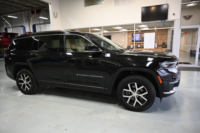 Used 2023 Jeep Grand Cherokee L Limited image 4