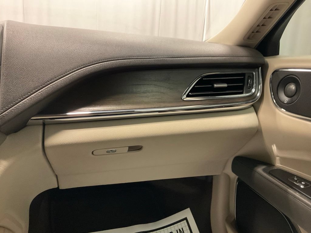 Used 2018 Lincoln Continental Reserve w/ Rear-seat Package AWD/4WD image 31