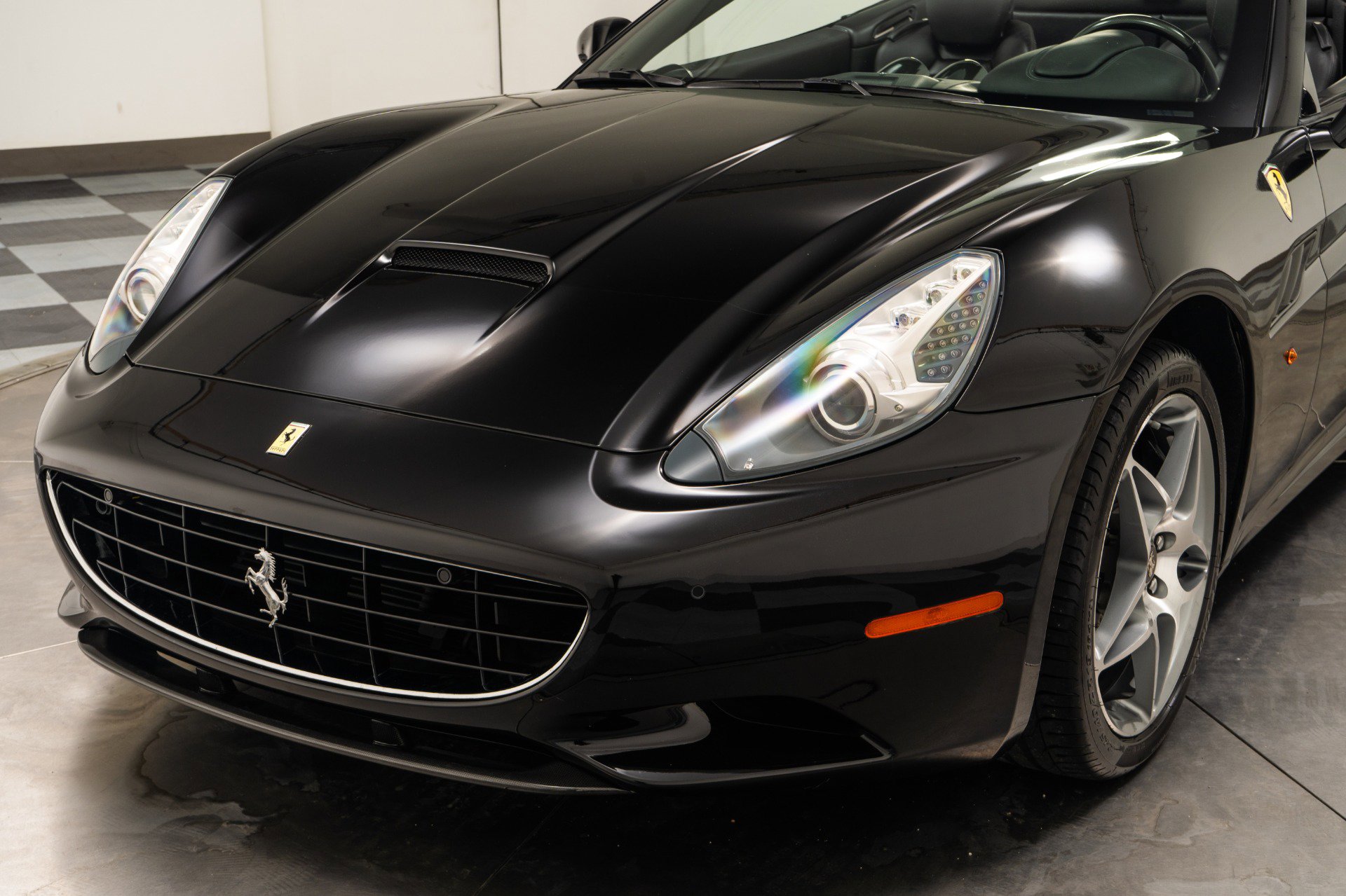 Used 2011 Ferrari California image 31