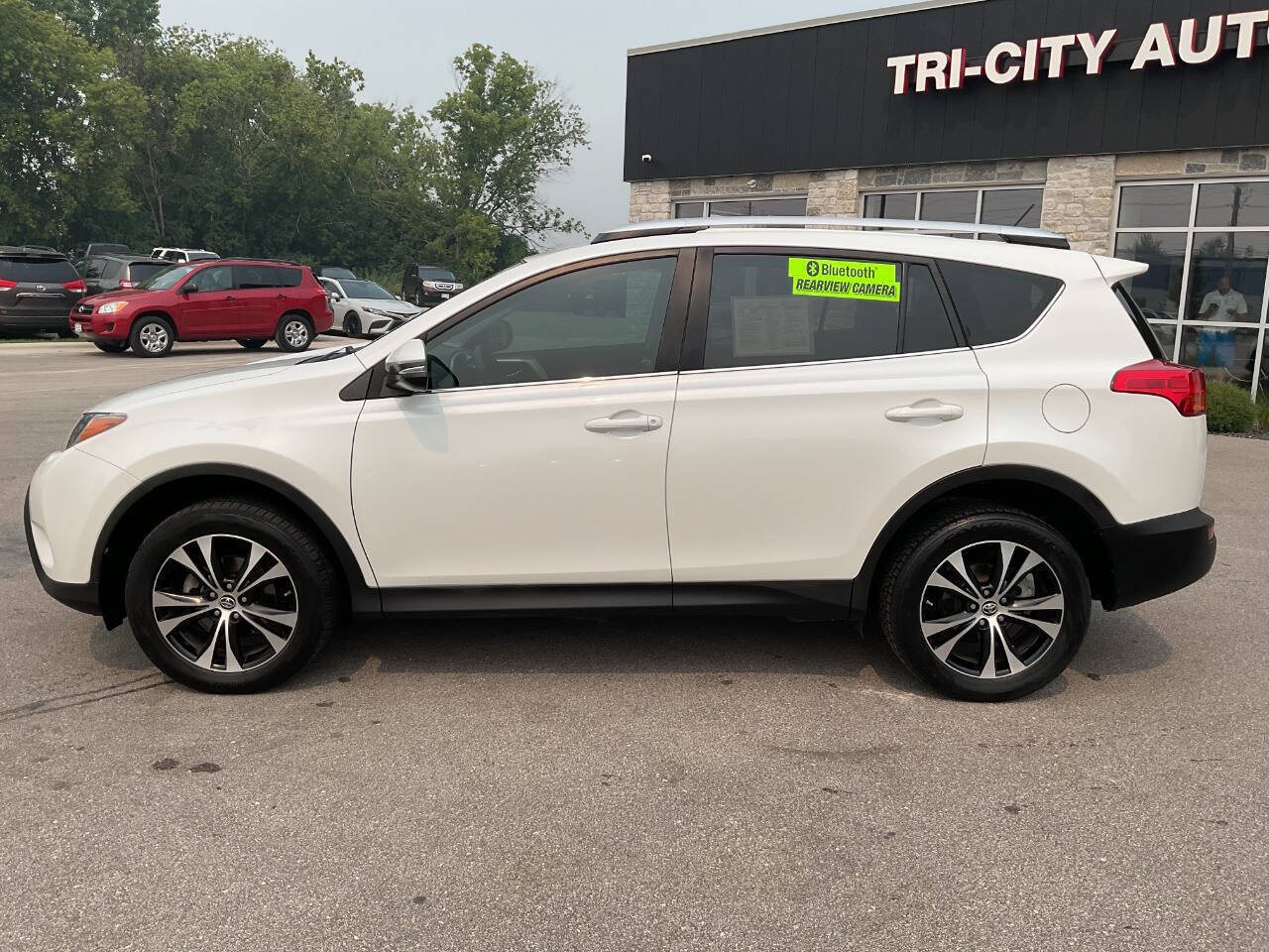 Used 2015 Toyota RAV4 Limited w/ Technology Package AWD/4WD image 3