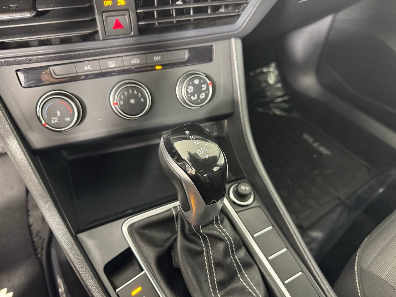 Used 2022 Volkswagen Jetta S image 17