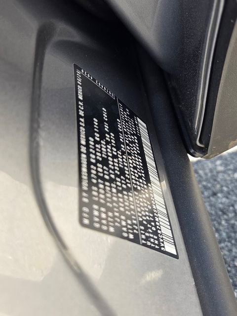 Used 2025 Volkswagen Tiguan S image 17