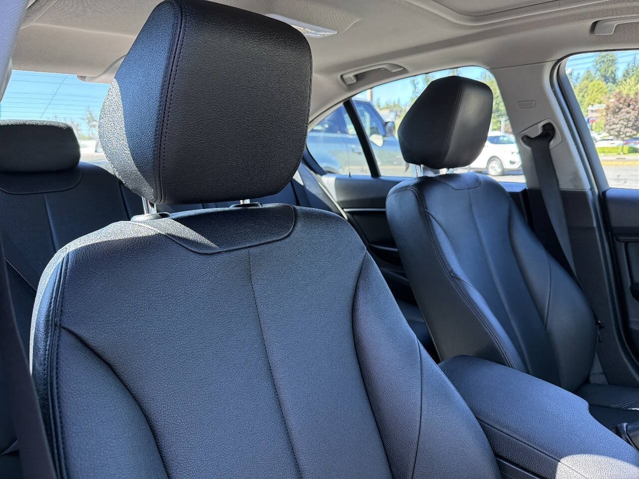 Used 2014 BMW 320i Sedan RWD image 15