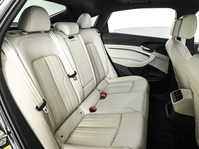 Used 2024 Audi Q8 e-tron Premium Plus AWD/4WD image 21