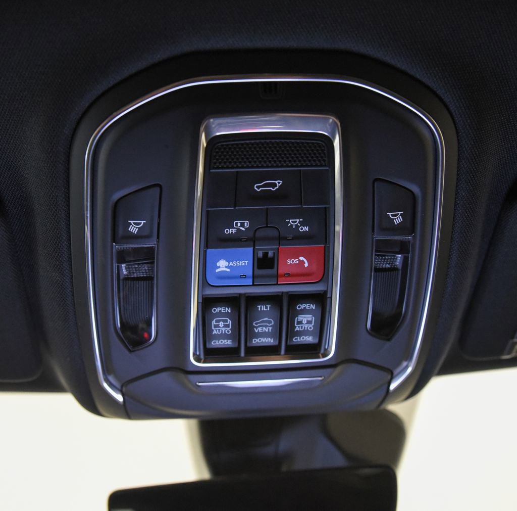 Used 2024 Jeep Grand Cherokee Trailhawk AWD/4WD image 35