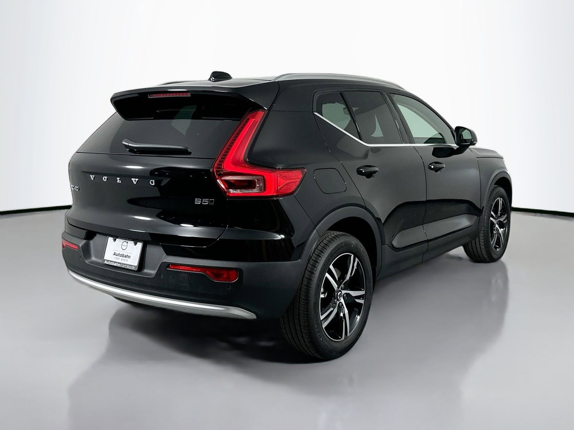 New 2025 Volvo XC40 B5 Core w/ Protection Package Premier image 5