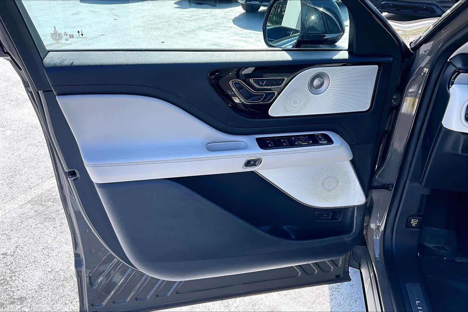 Used 2025 Lincoln Aviator Reserve w/ Equipment Group 201A image 21