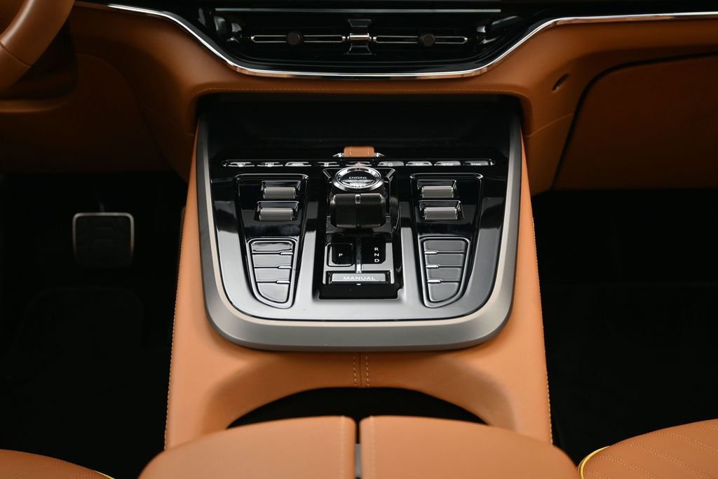 Used 2025 Aston Martin DBX 707 AWD/4WD image 10