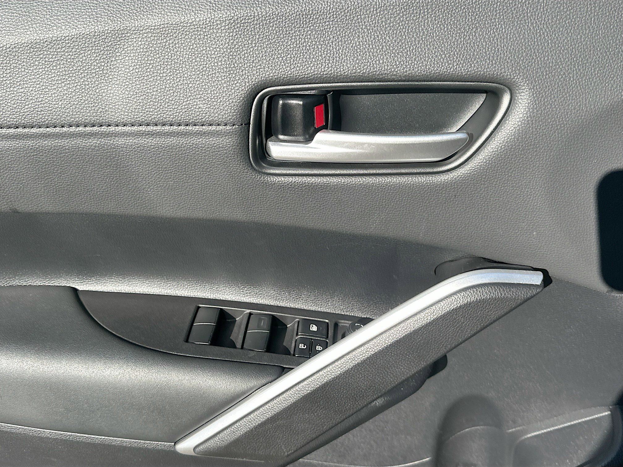 Used 2024 Toyota Corolla Cross XLE w/ Convenience Package image 17