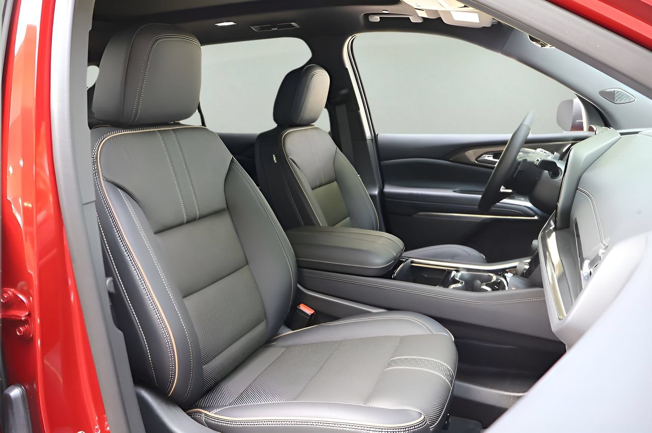Used 2025 Chevrolet Traverse High Country w/ LPO, Floor Liner Package FWD image 19