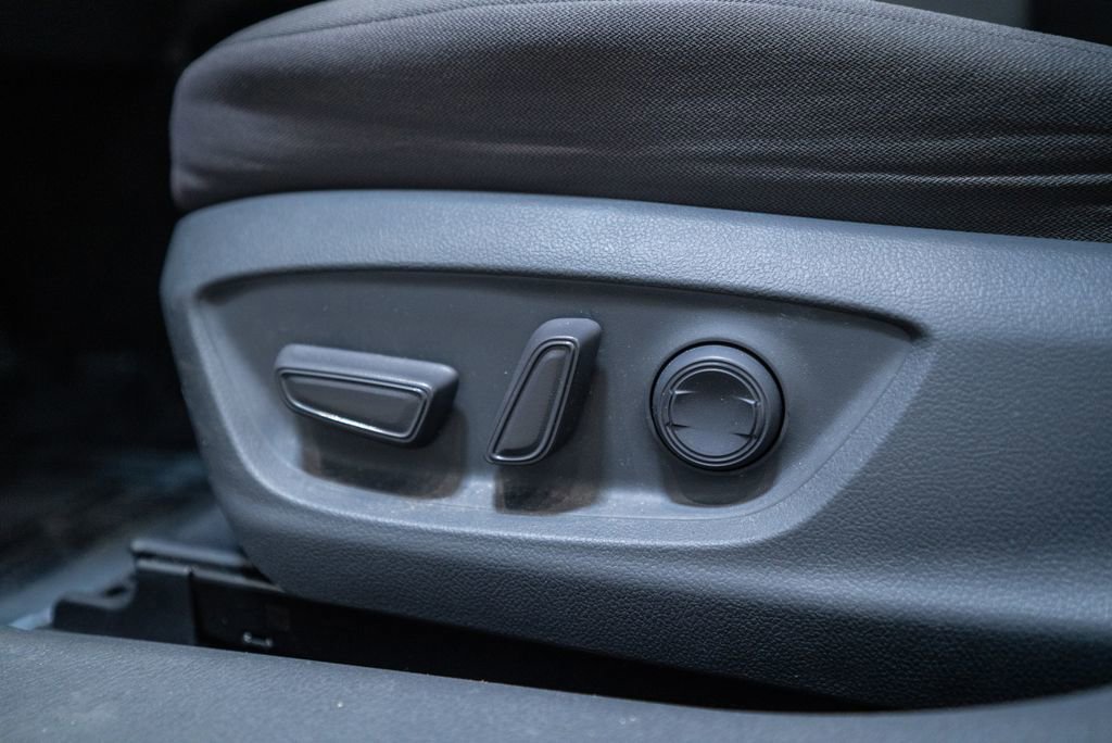 Used 2019 Toyota Camry LE FWD image 21
