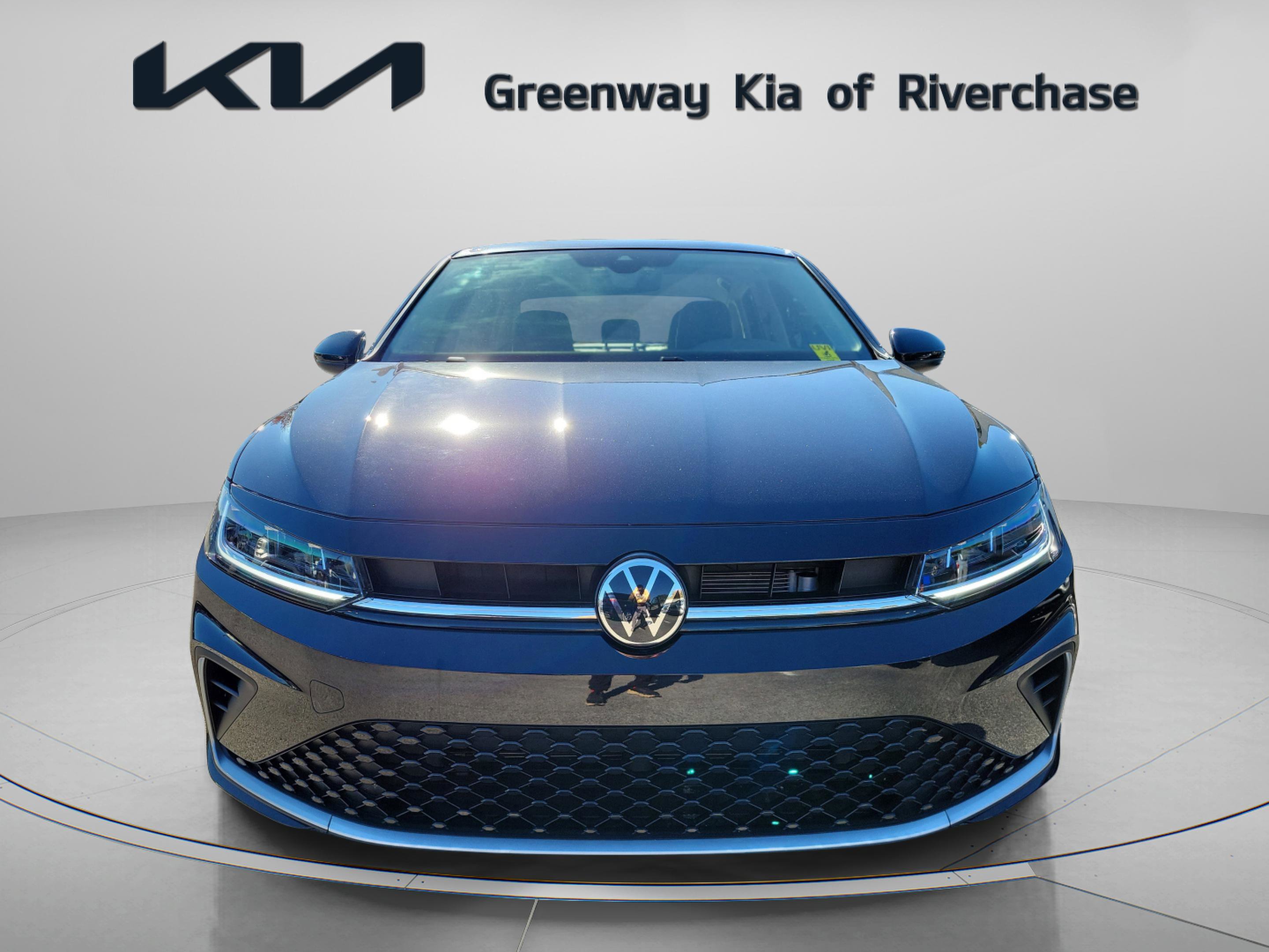 Used 2025 Volkswagen Jetta SE image 2