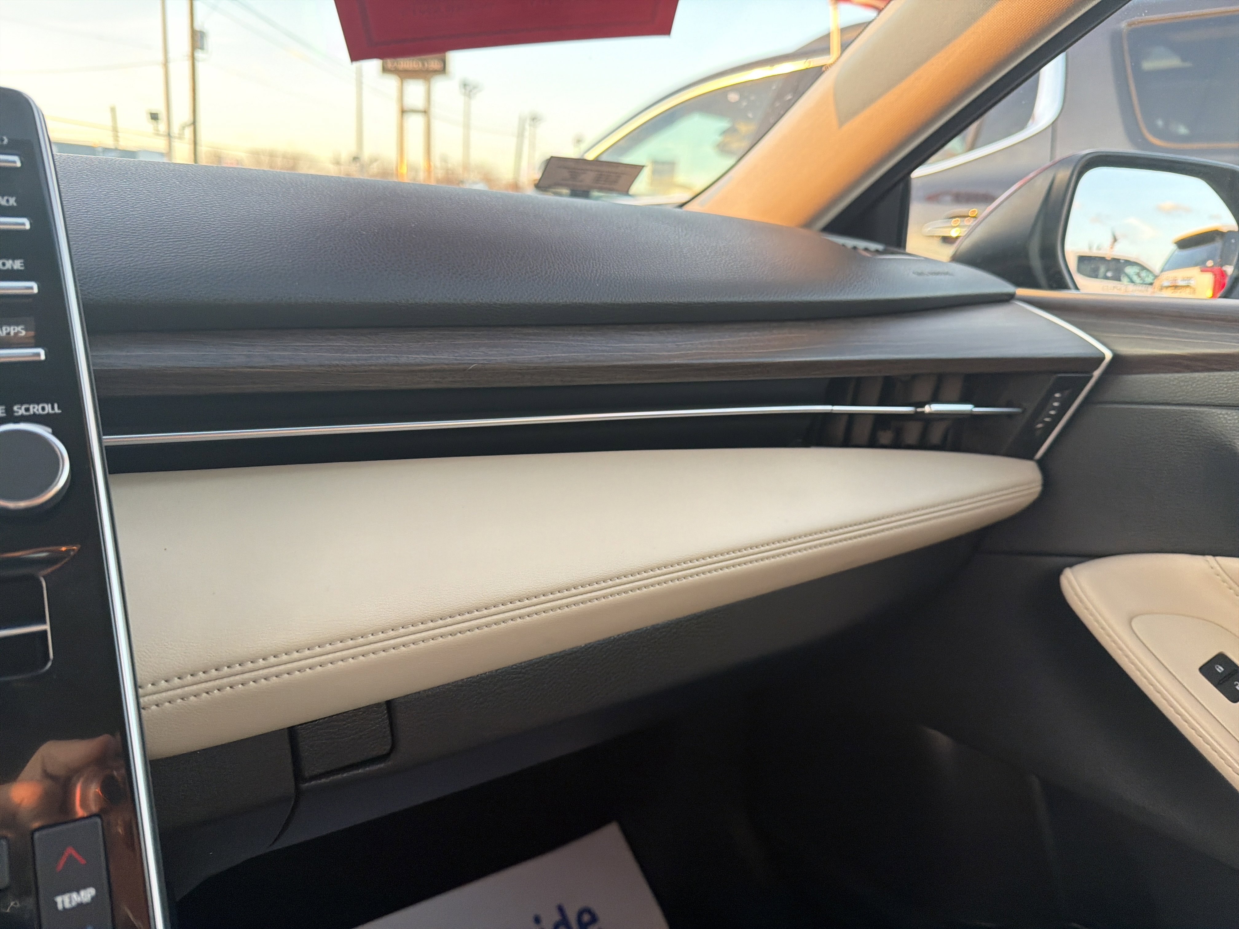 Used 2020 Toyota Avalon XLE image 20