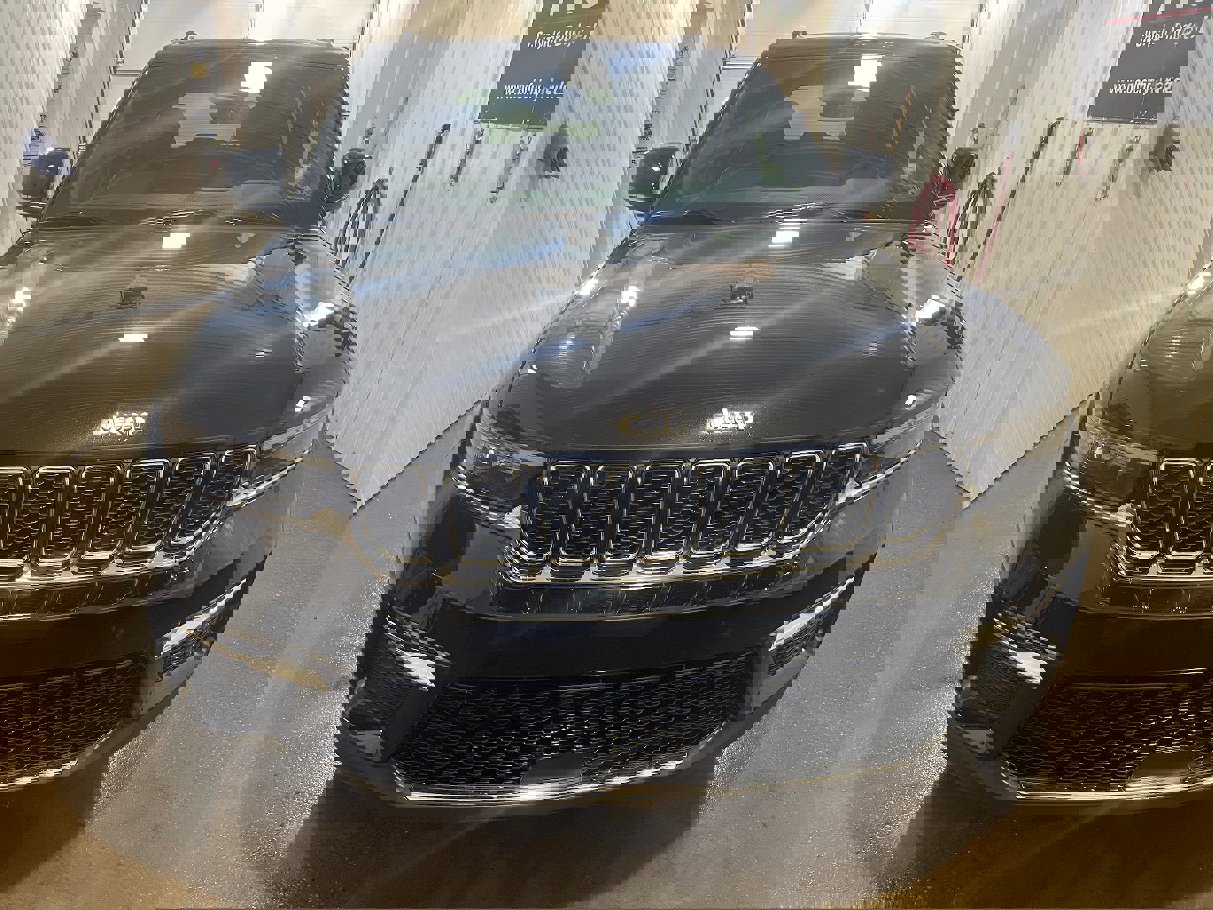 New 2025 Jeep Grand Cherokee Limited image 3
