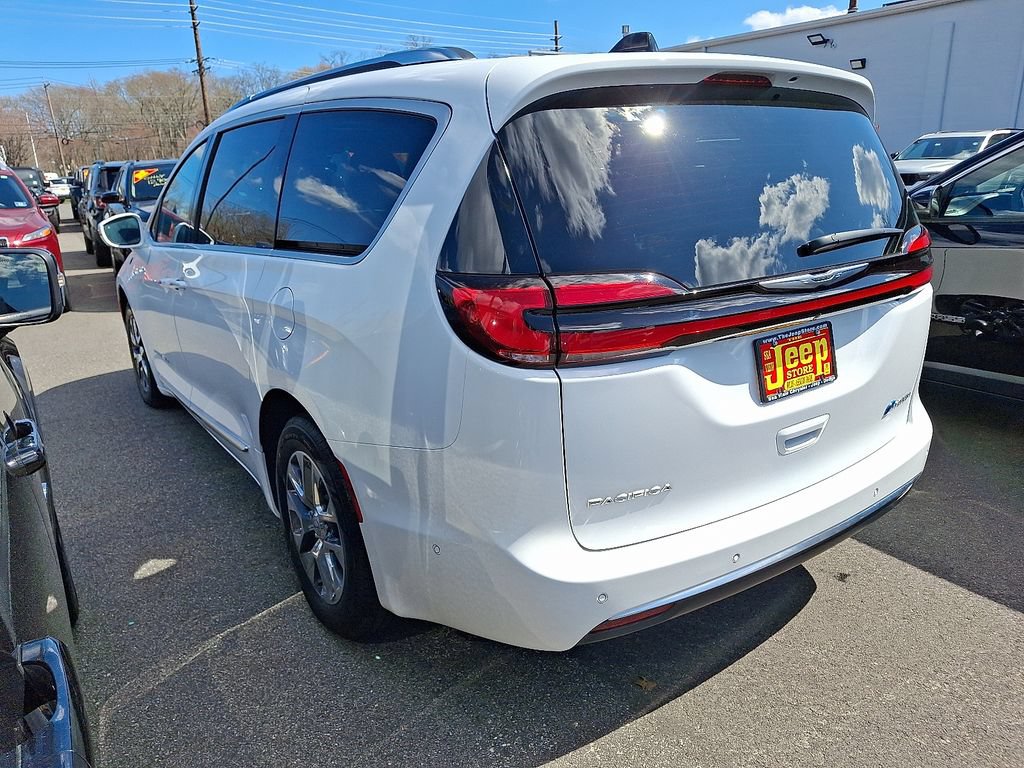 Used 2024 Chrysler Pacifica Pinnacle FWD image 4
