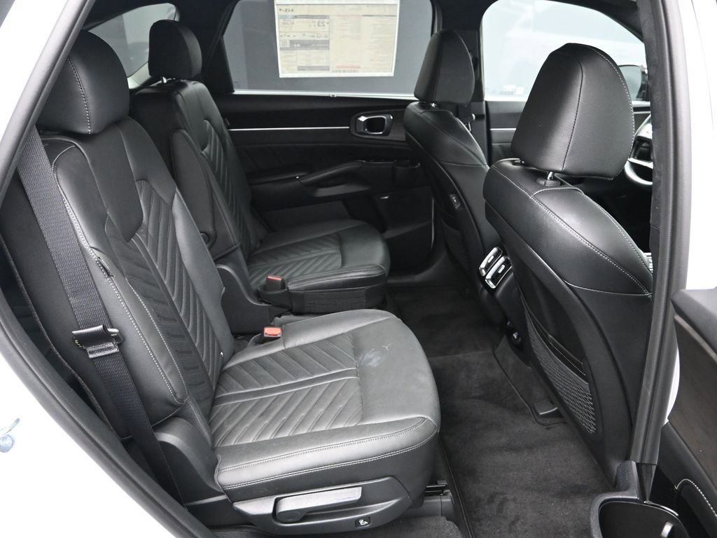 Certified 2026 Kia Sorento SX Prestige AWD/4WD image 40