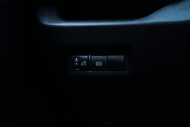 Used 2021 Toyota RAV4 LE FWD image 16