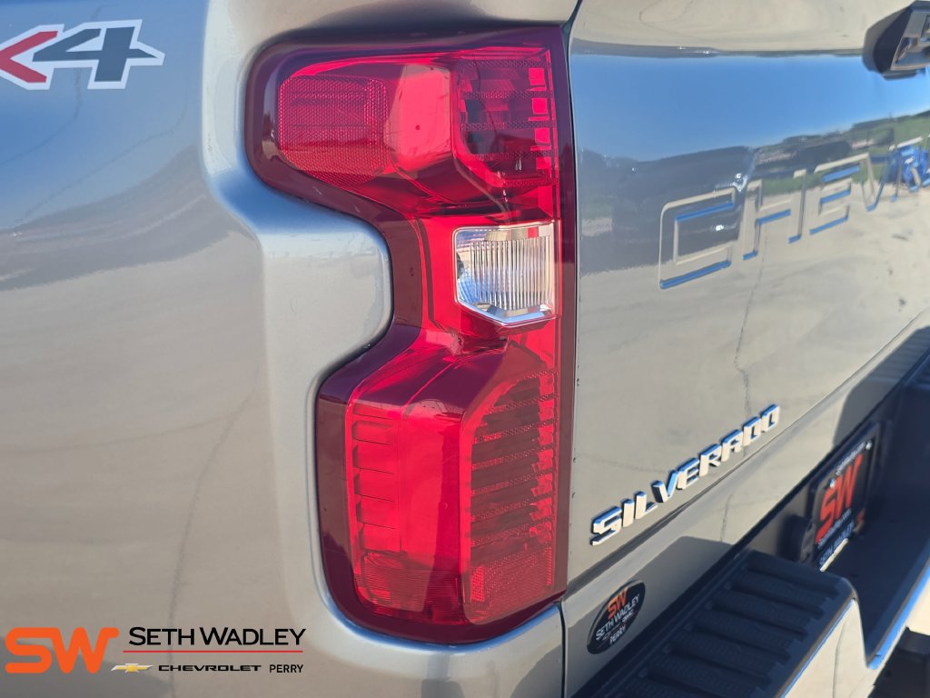 Used 2025 Chevrolet Silverado 2500 LT w/ Convenience Package AWD/4WD image 32