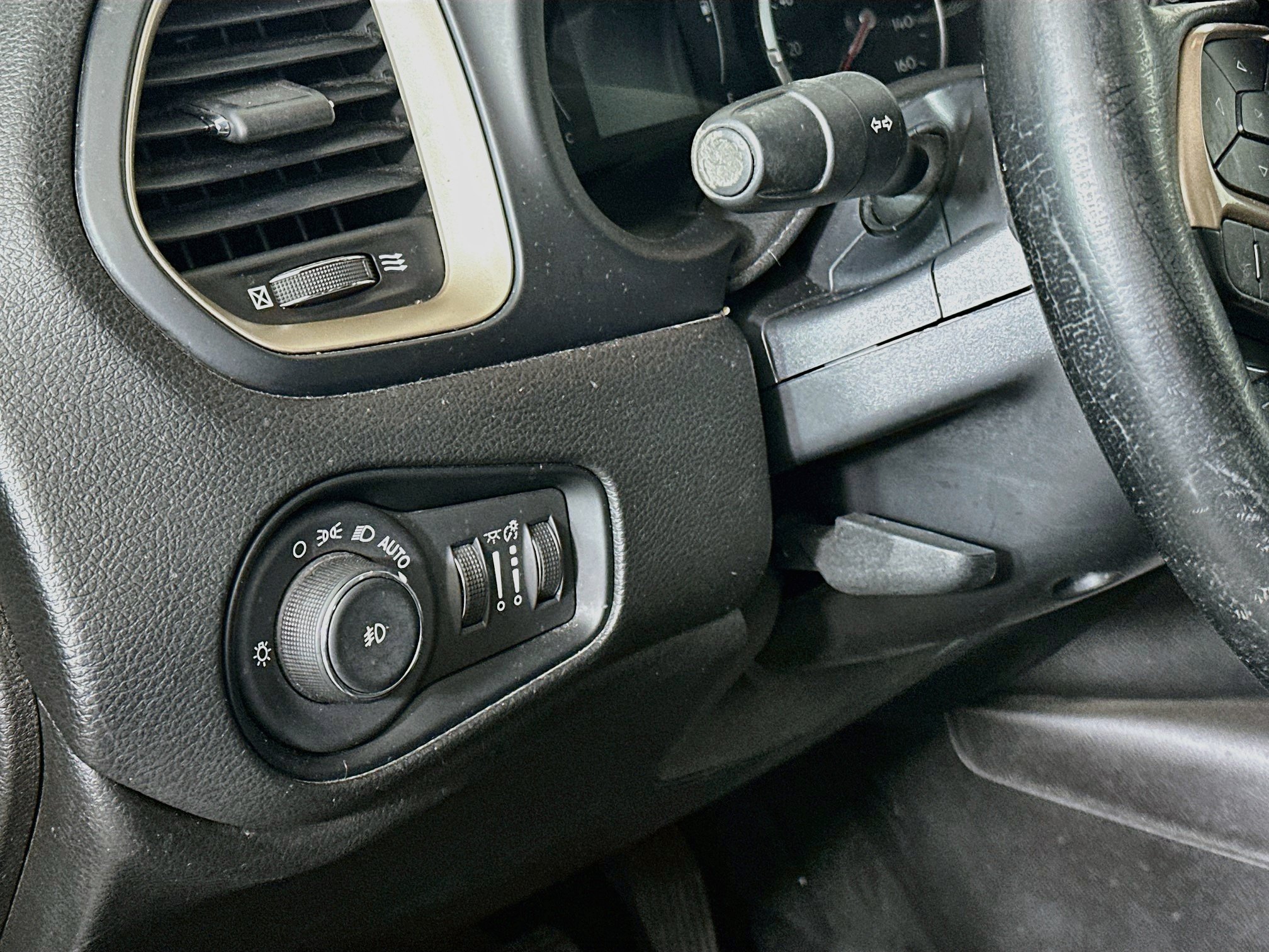 Used 2017 Jeep Renegade Latitude AWD/4WD image 16