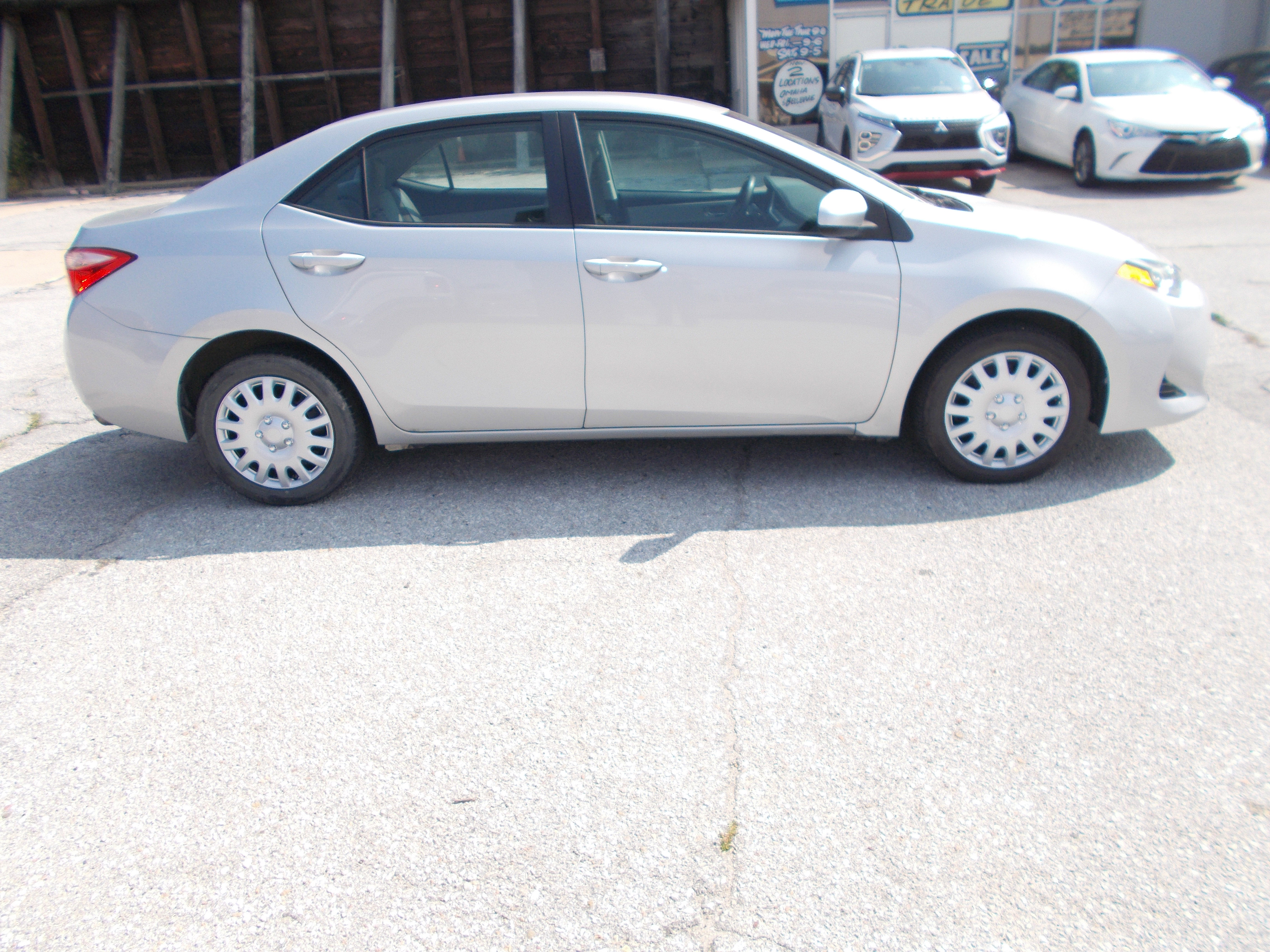 Used 2018 Toyota Corolla LE image 4