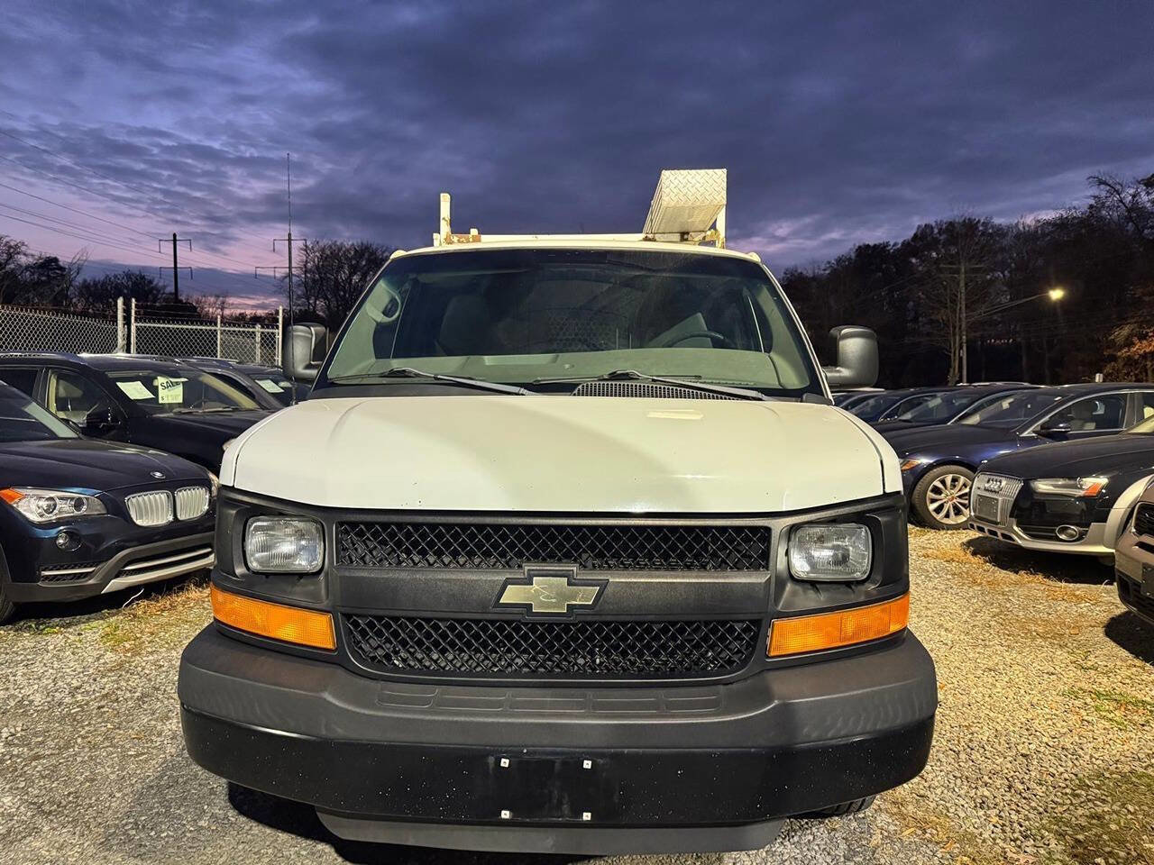 Used 2014 Chevrolet Express 3500 image 2