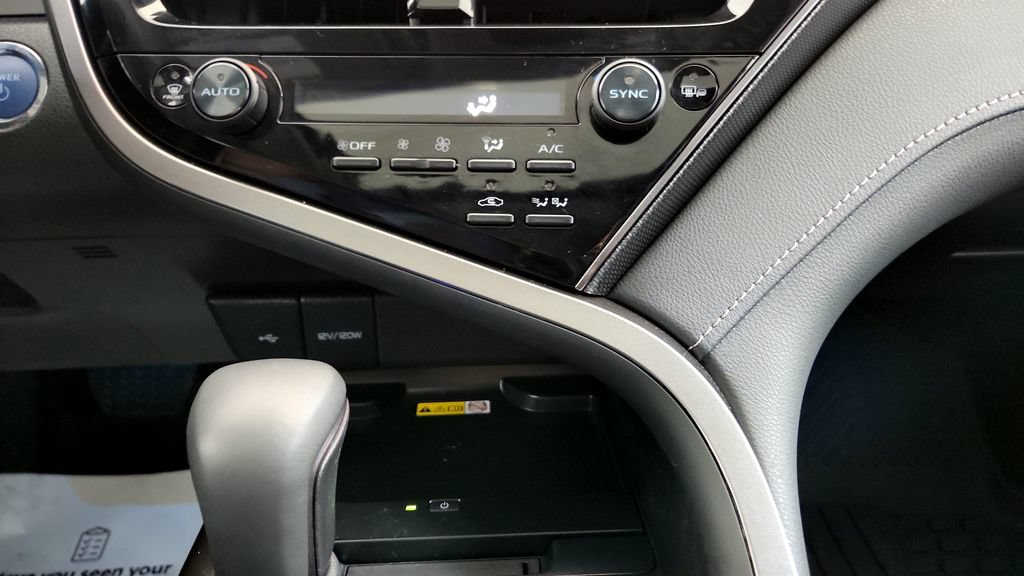 Used 2024 Toyota Camry XSE w/ Navigation Package FWD image 31