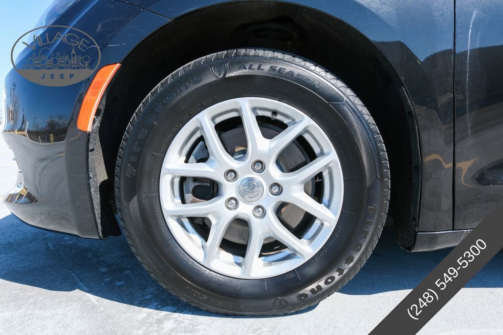Used 2020 Chrysler Voyager Lxi FWD image 12