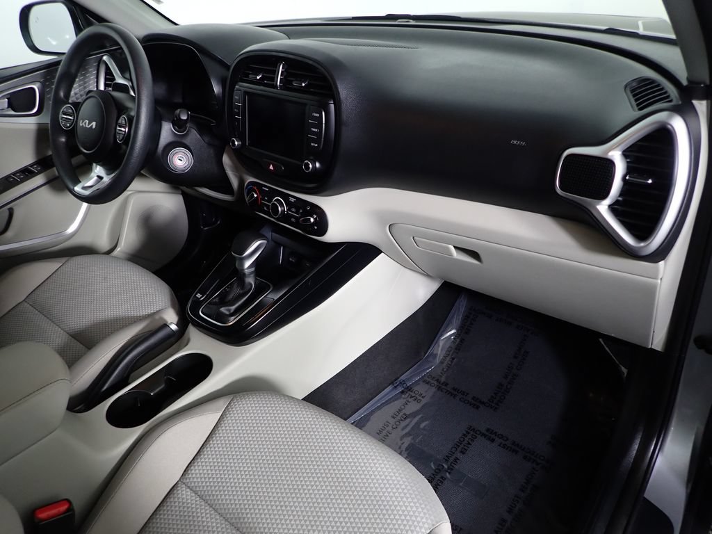 Used 2025 Kia Soul LX w/ LX Technology Package FWD image 34