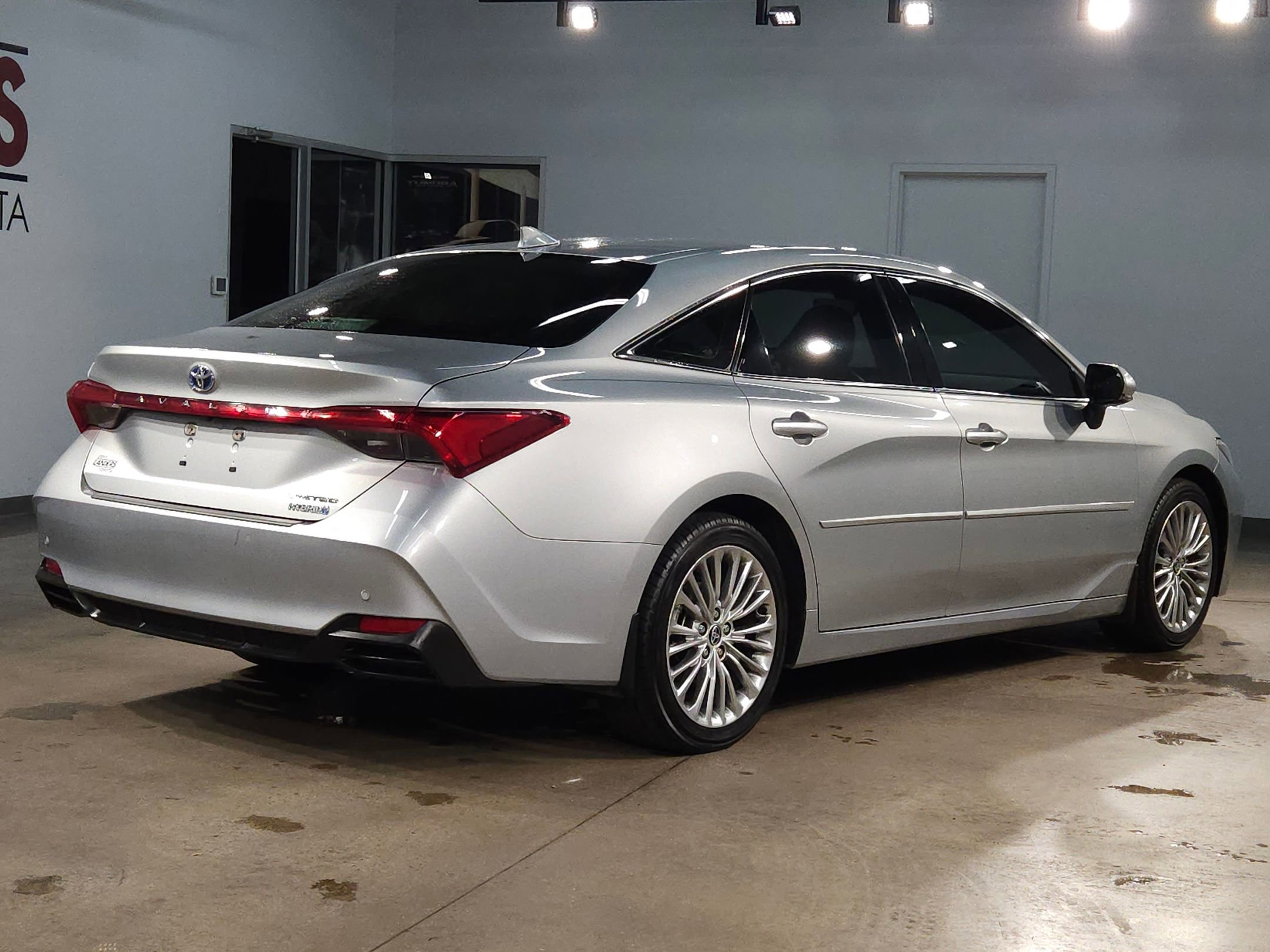 Used 2022 Toyota Avalon Limited image 7