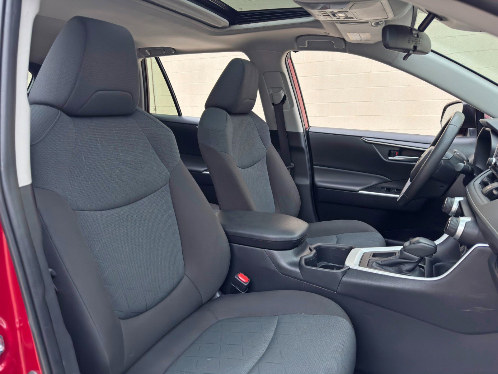 Used 2025 Toyota RAV4 XLE w/ Convenience Package FWD image 36