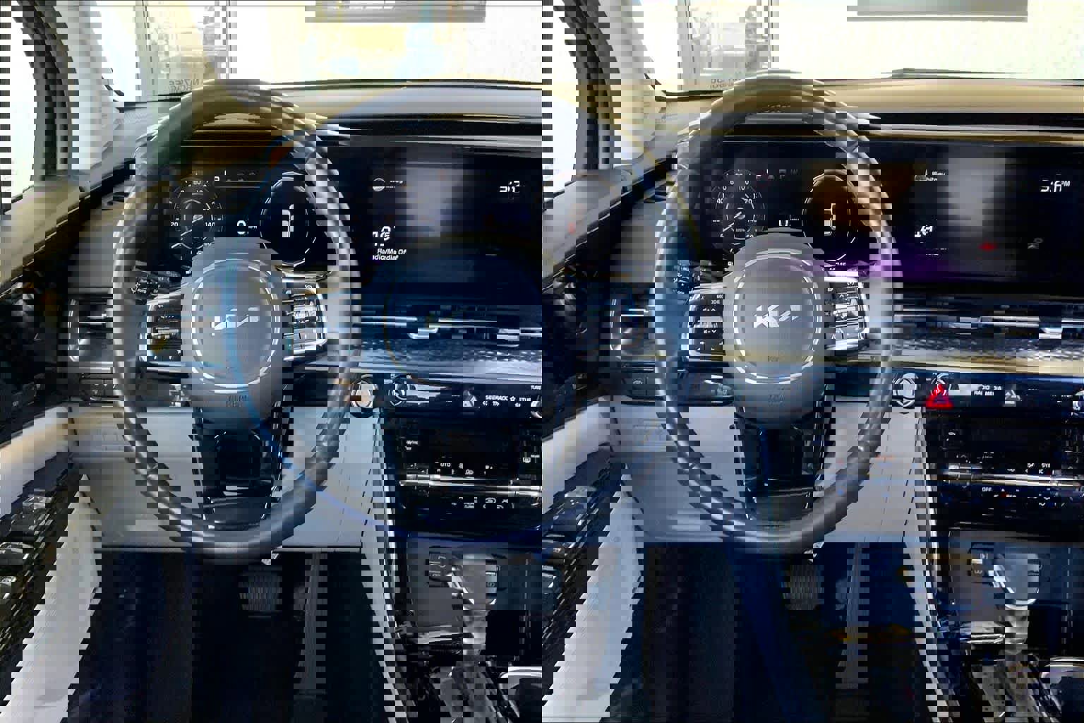 Used 2022 Kia Carnival SX Prestige image 5