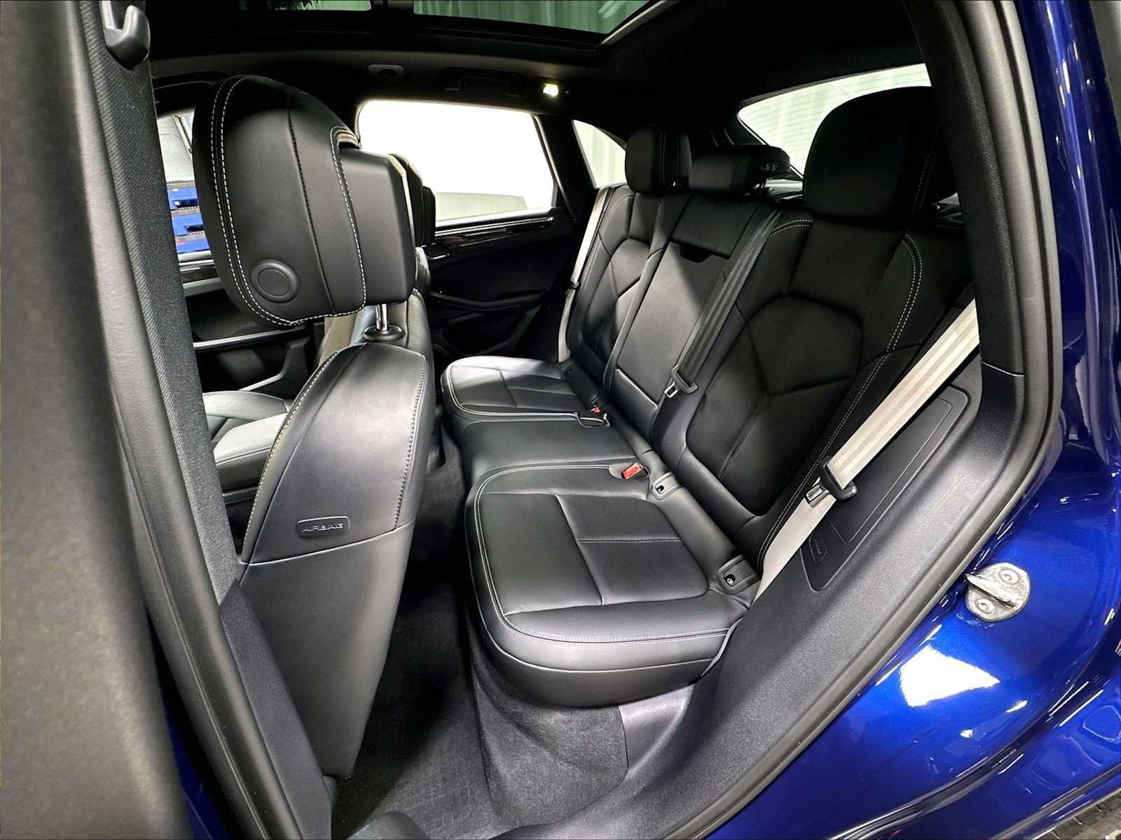 Used 2026 Porsche Macan AWD/4WD image 30