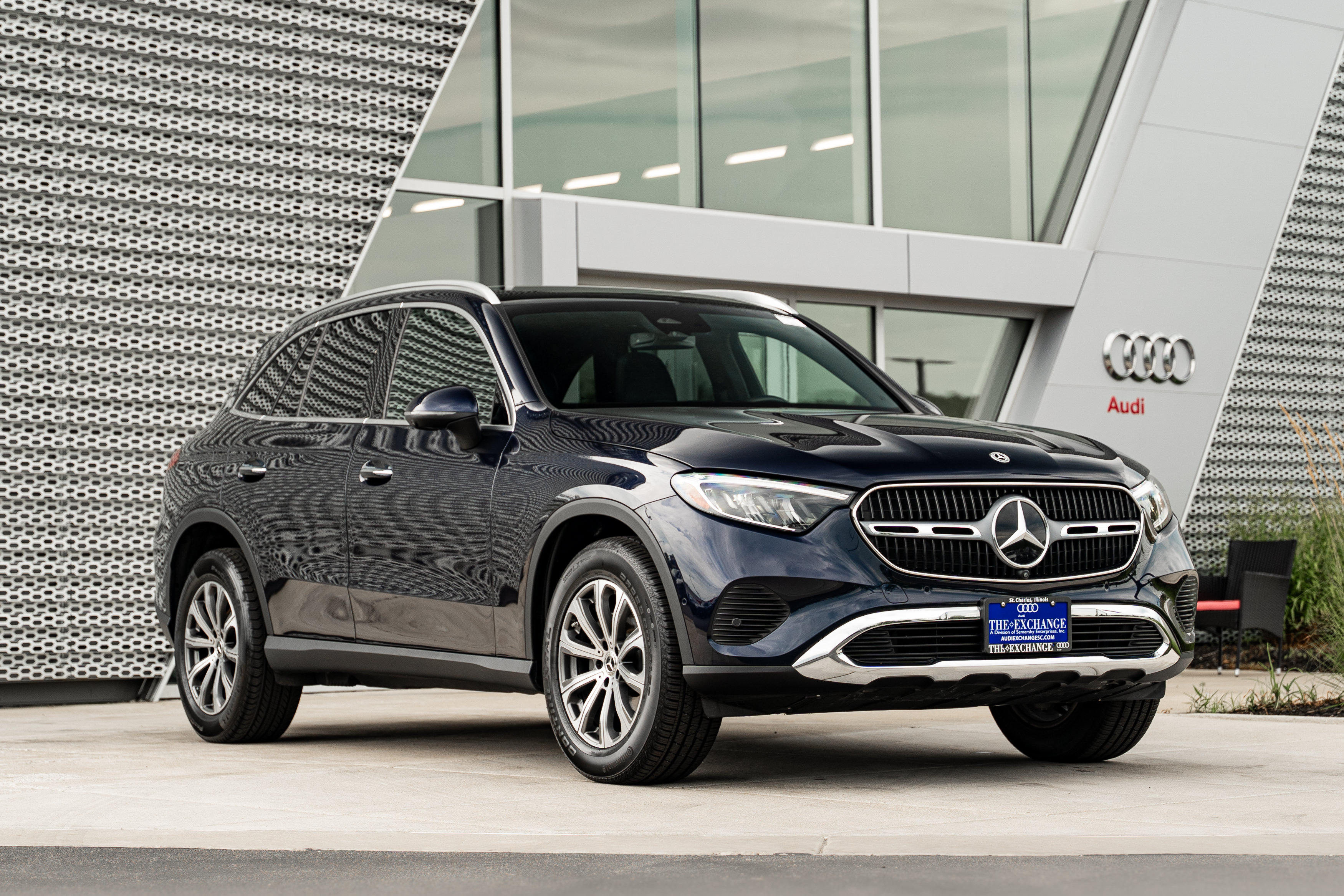 Used 2024 Mercedes-Benz GLC 300 4MATIC image 1