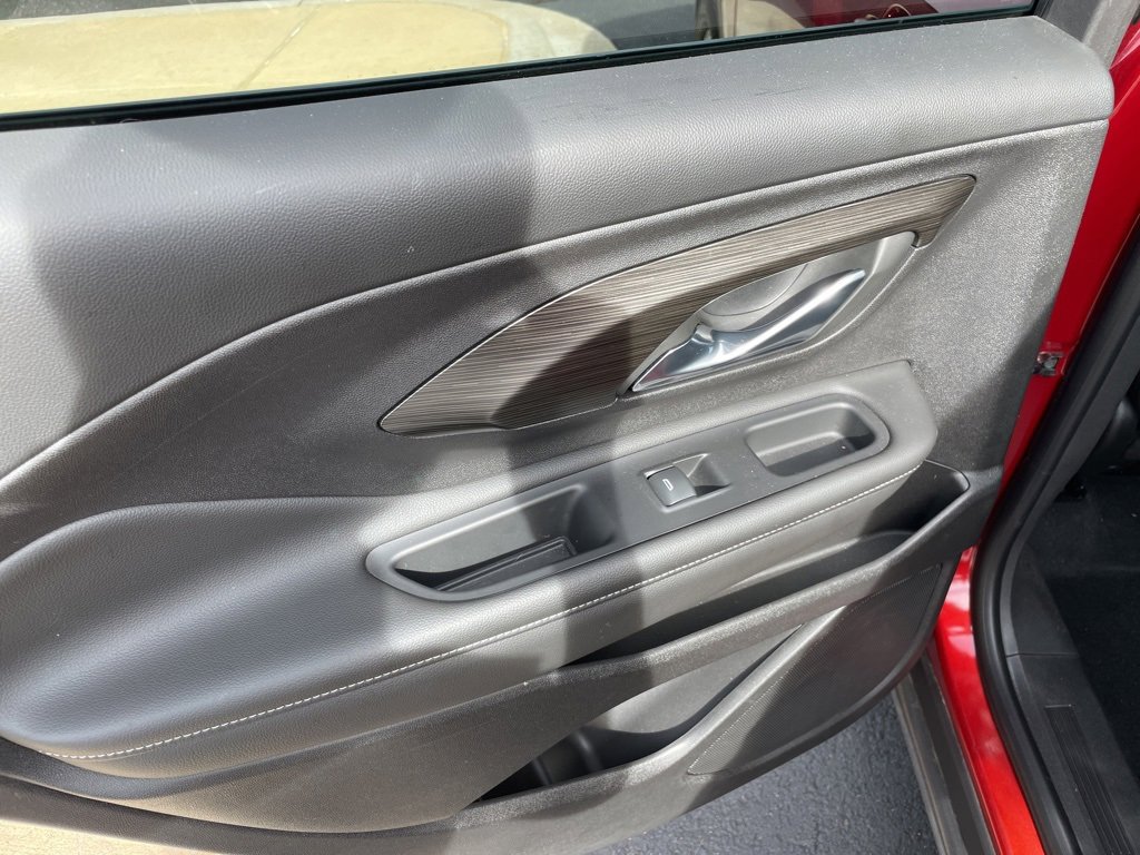 Used 2024 GMC Terrain SLE image 12