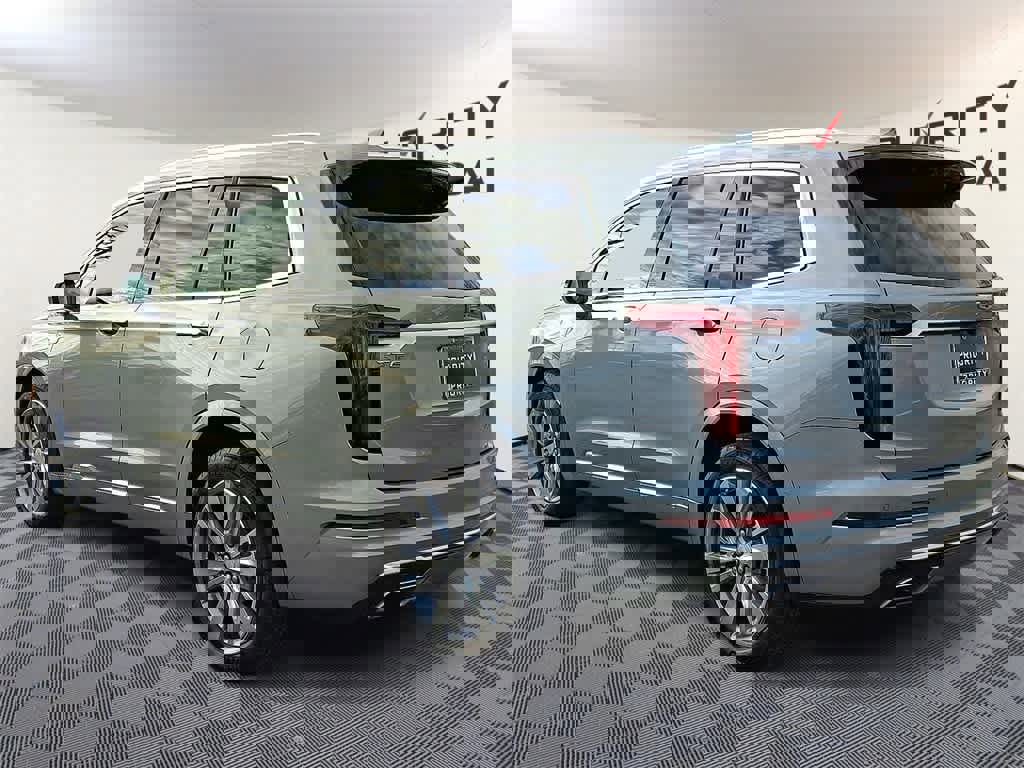 Used 2024 Cadillac XT6 Premium Luxury w/ Technology Package image 6