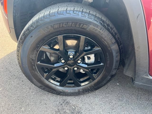 Used 2025 Jeep Grand Cherokee Altitude AWD/4WD image 38