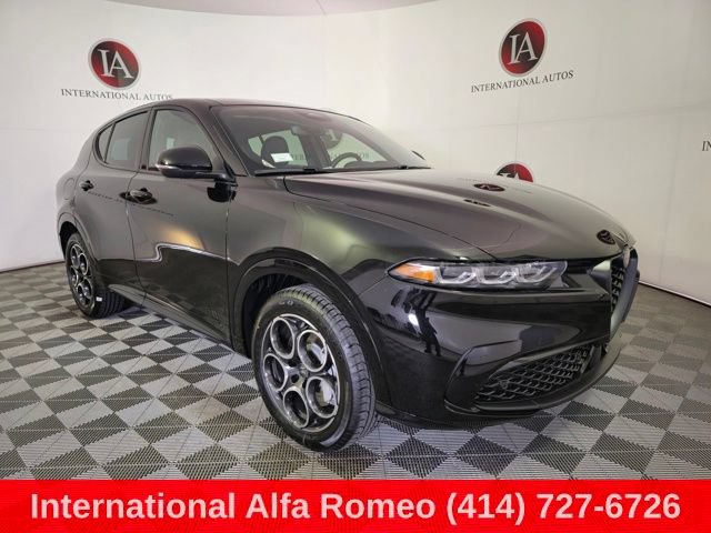 Used 2025 Alfa Romeo Tonale w/ Premium Package AWD/4WD image 1