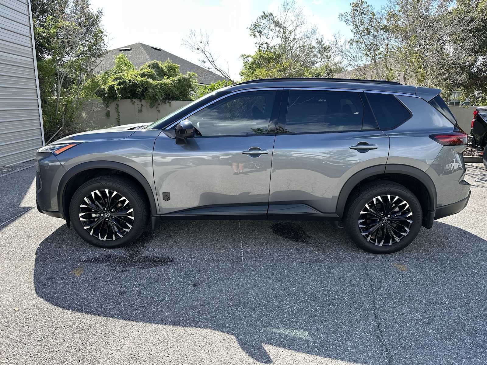 Used 2026 Nissan Rogue Dark Armor FWD image 3