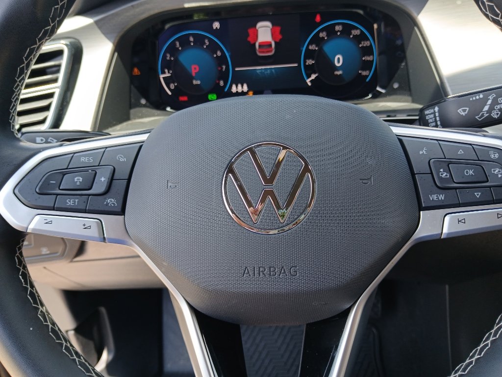 Used 2025 Volkswagen Atlas Cross Sport SE w/ Panoramic Sunroof Package FWD image 16