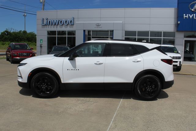Used 2024 Chevrolet Blazer LT w/ Convenience Package FWD image 2