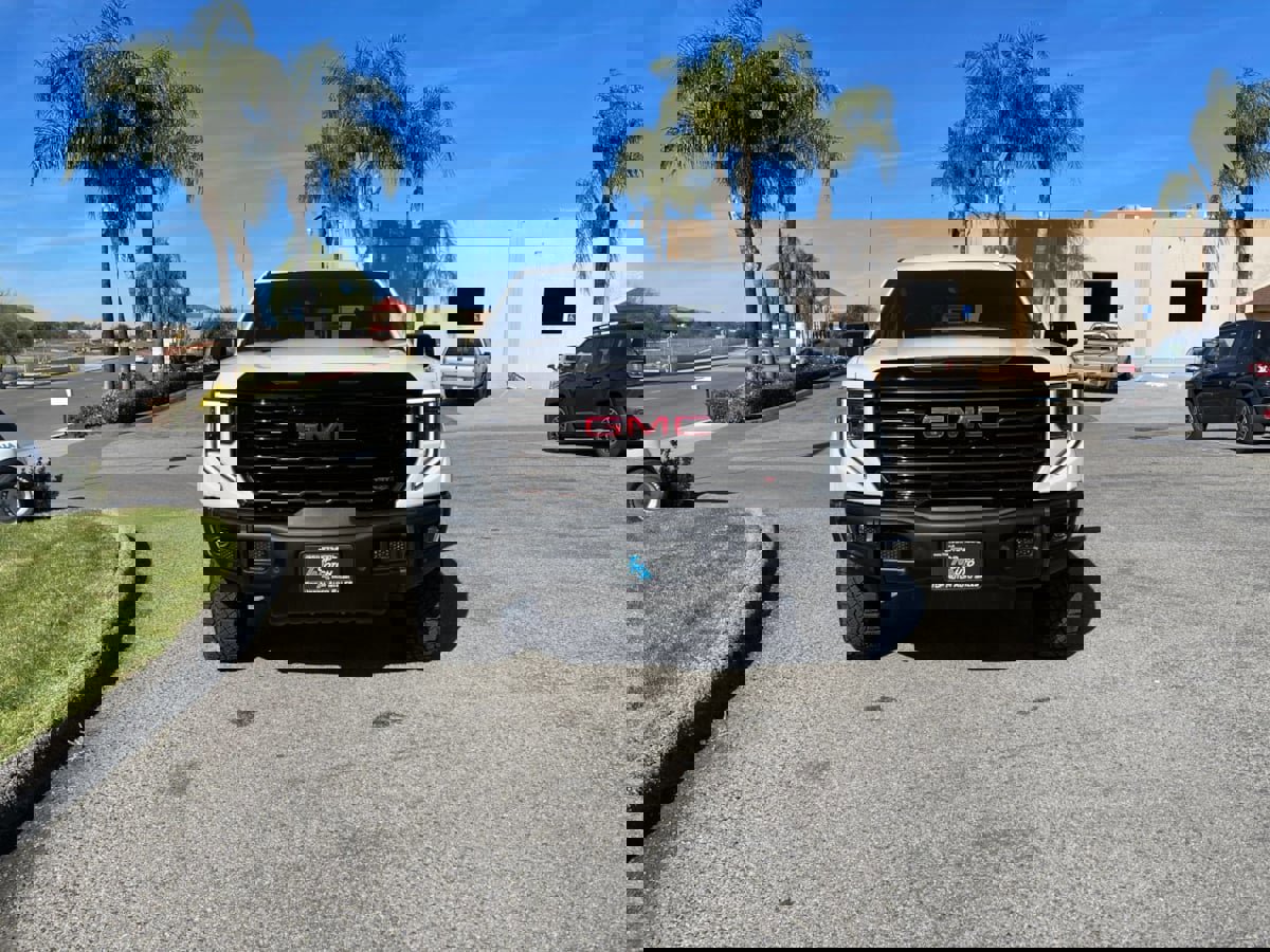 Used 2025 GMC Sierra 1500 AT4X image 2